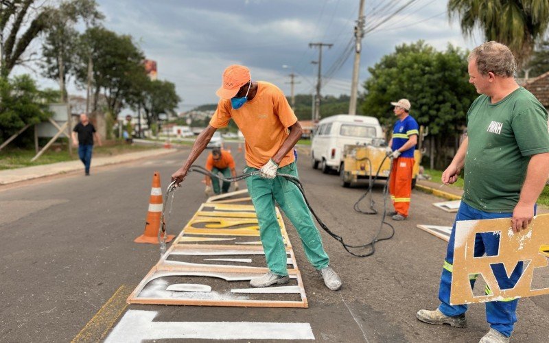 Frase de conscientizaÃ§Ã£o escrita na Rua Benjamin Altmayer