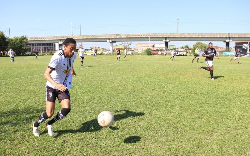 Várzea leopoldense conta com 16 jogos neste domingo (24) 