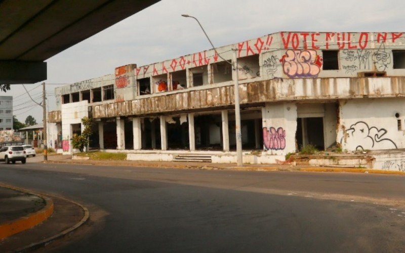 Prédio hoje é considerado um problema não apenas para a paisagem de Canoas