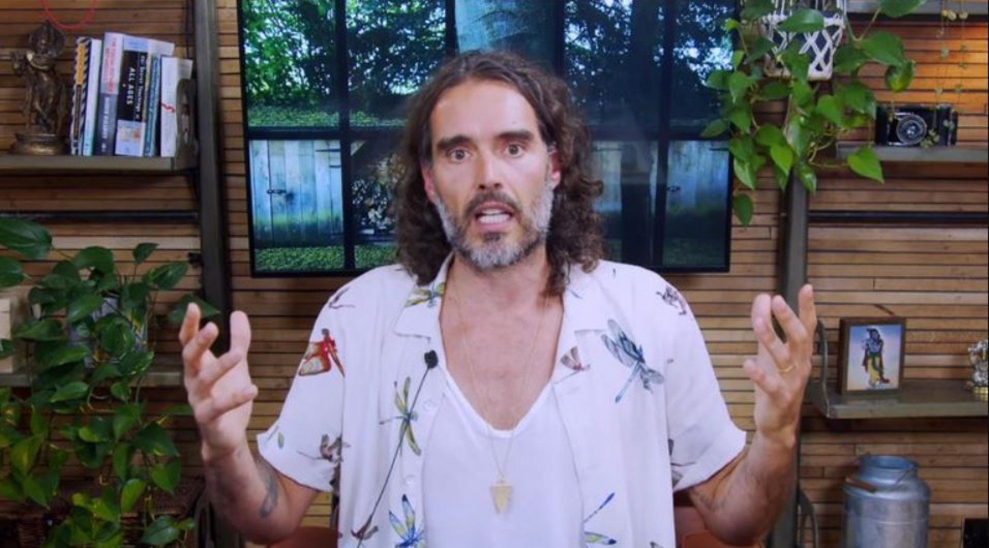 Russell Brand, ex-marido de Katy Perry, é acusado de estupro, agressão sexual e abuso emocional