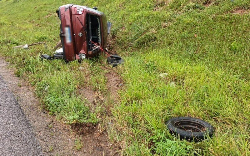 Carro capotou na RS-118 | Jornal NH