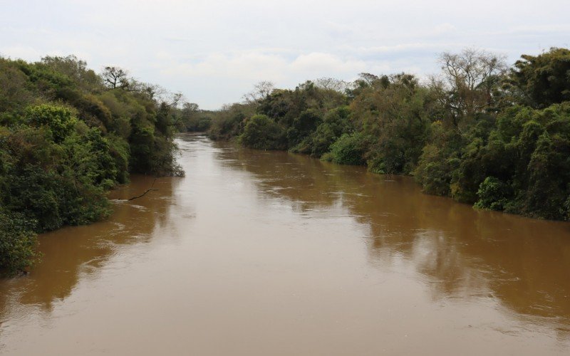 Rio dos Sinos, na altura da ponte da Estrada da IntegraÃ§Ã£o Leopoldo Petry, em Lomba Grande