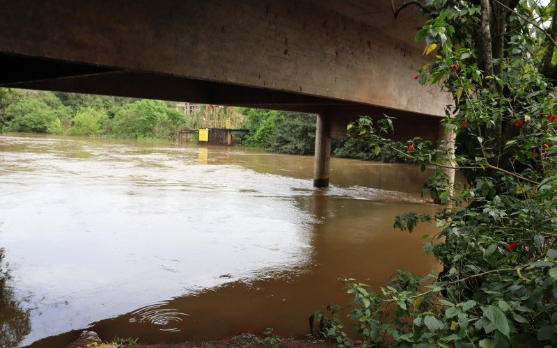 Rio dos Sinos, na altura da ponte da Estrada da IntegraÃ§Ã£o Leopoldo Petry, em Lombra Grande