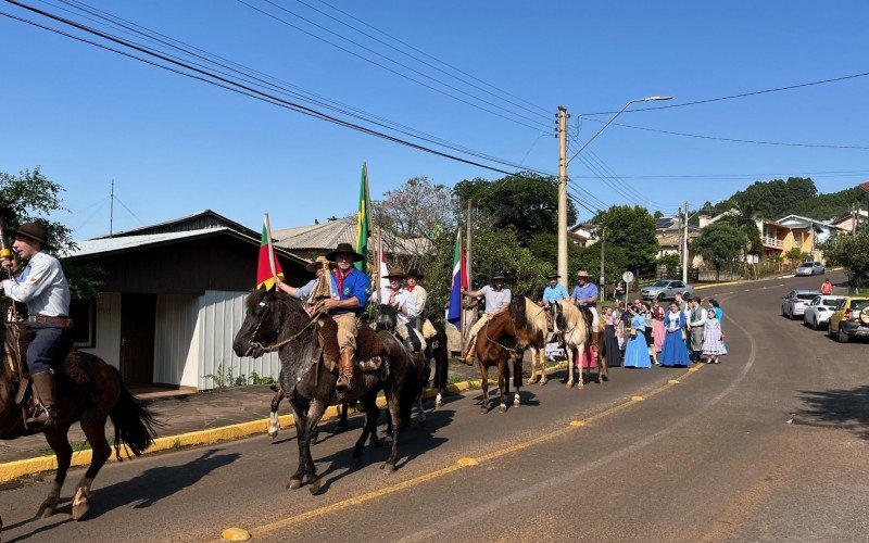 Cavalgada e missa crioula marcam o Dia do GaÃºcho em Morro Reuter