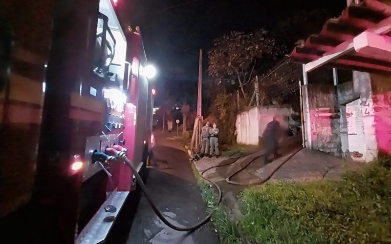 IncÃªndio comeÃ§ou por volta das 18h30 em Novo Hamburgo