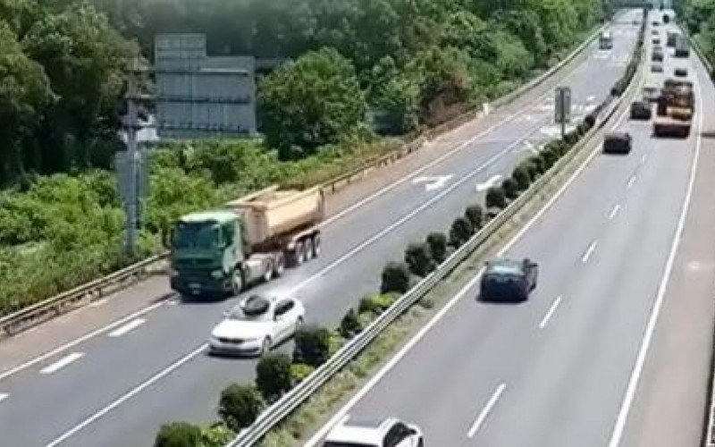 Carro em movimento é atingido por pneu na China | Jornal NH