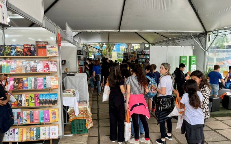 Primeiro dia da feira do livro de SÃ£o Leopoldo 