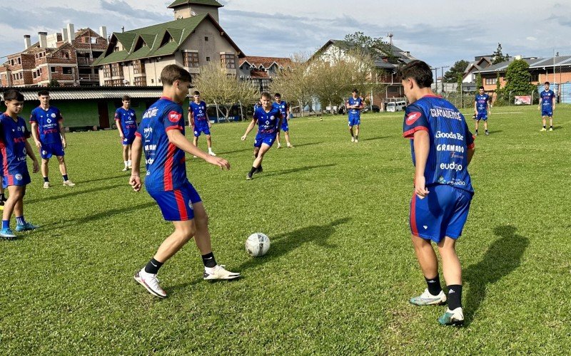 Equipe profissional do Centro Esportivo Gramado (CEG)