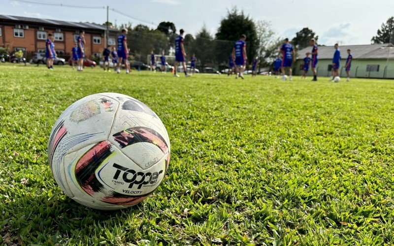 Equipe profissional do Centro Esportivo Gramado (CEG)