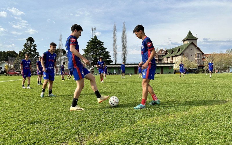 Equipe profissional do Centro Esportivo Gramado (CEG)