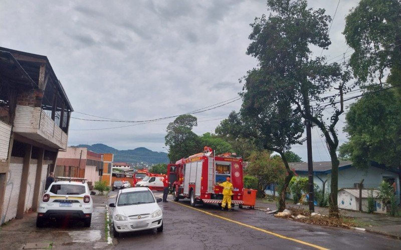 Bombeiros sÃ£o chamados apÃ³s suposto desmoronamento em Canudos