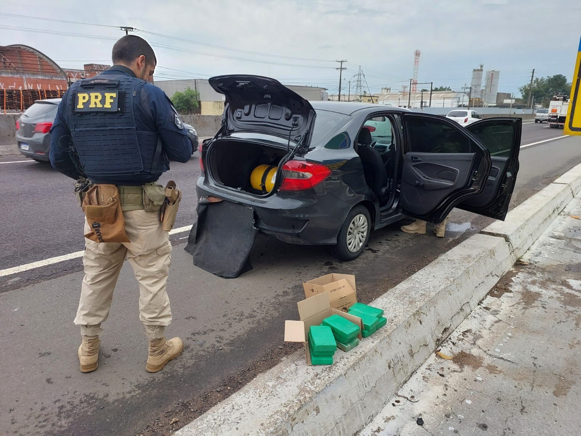 Homem é preso com 10 quilos de cocaína após tentar fugir de abordagem policial