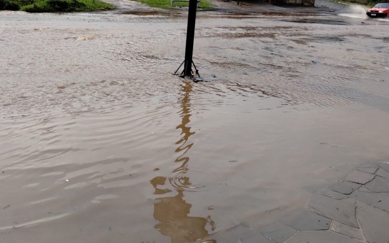 Empresária da região pede solução para alagamentos que viraram rotina: "Basta uma pancada de chuva"