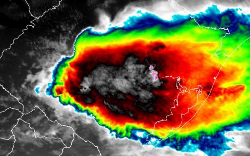 Imagem de satélite das 10 horas mostra chegada da instabilidade à região | abc+