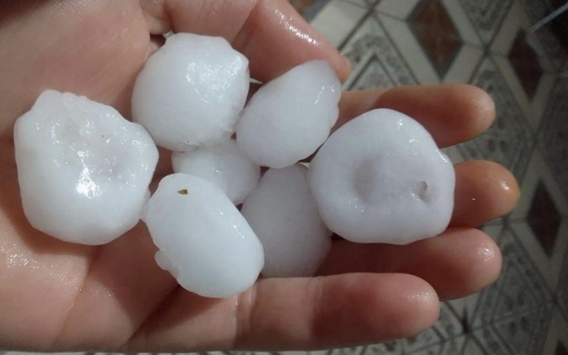 Morro Redondo foi uma das cidades atingidas por queda de granizo na madrugada deste sábado (23) | Jornal NH