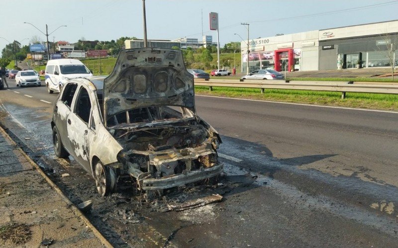 BR-116: IncÃªndio em veÃ­culo causa lentidÃ£o em trecho da rodovia em Novo Hamburgo 