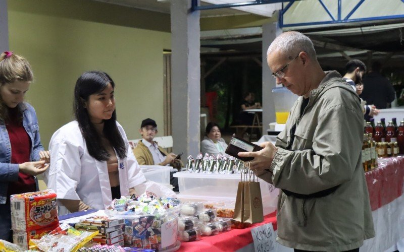 Ernesto Cristina visita a feira pela primeira vez | Jornal NH