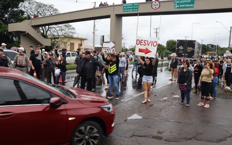 Manifestação aconteceu nas imediações do pedágio de Portão na tarde de domingo (24), nas rodovias RS-240 e RS-122 | Jornal NH