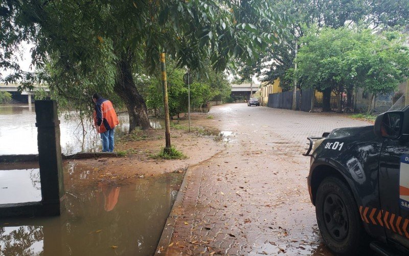 Nível do Sinos em São Leopoldo marcava 4,31 metros na manhã desta segunda-feira (25) 