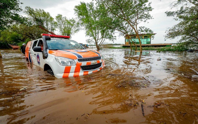 Defesa Civil de Porto Alegre trabalha na região das ilhas | Jornal NH