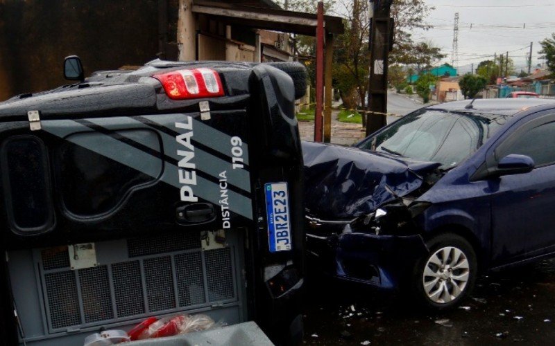 Acidente deixou quatro vítimas feridas na manhã desta segunda-feira (25)