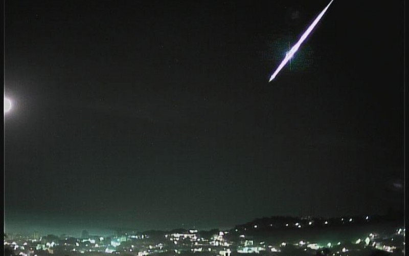 VÍDEO: Queda de meteoro fireball é registrada no céu do Rio Grande do Sul