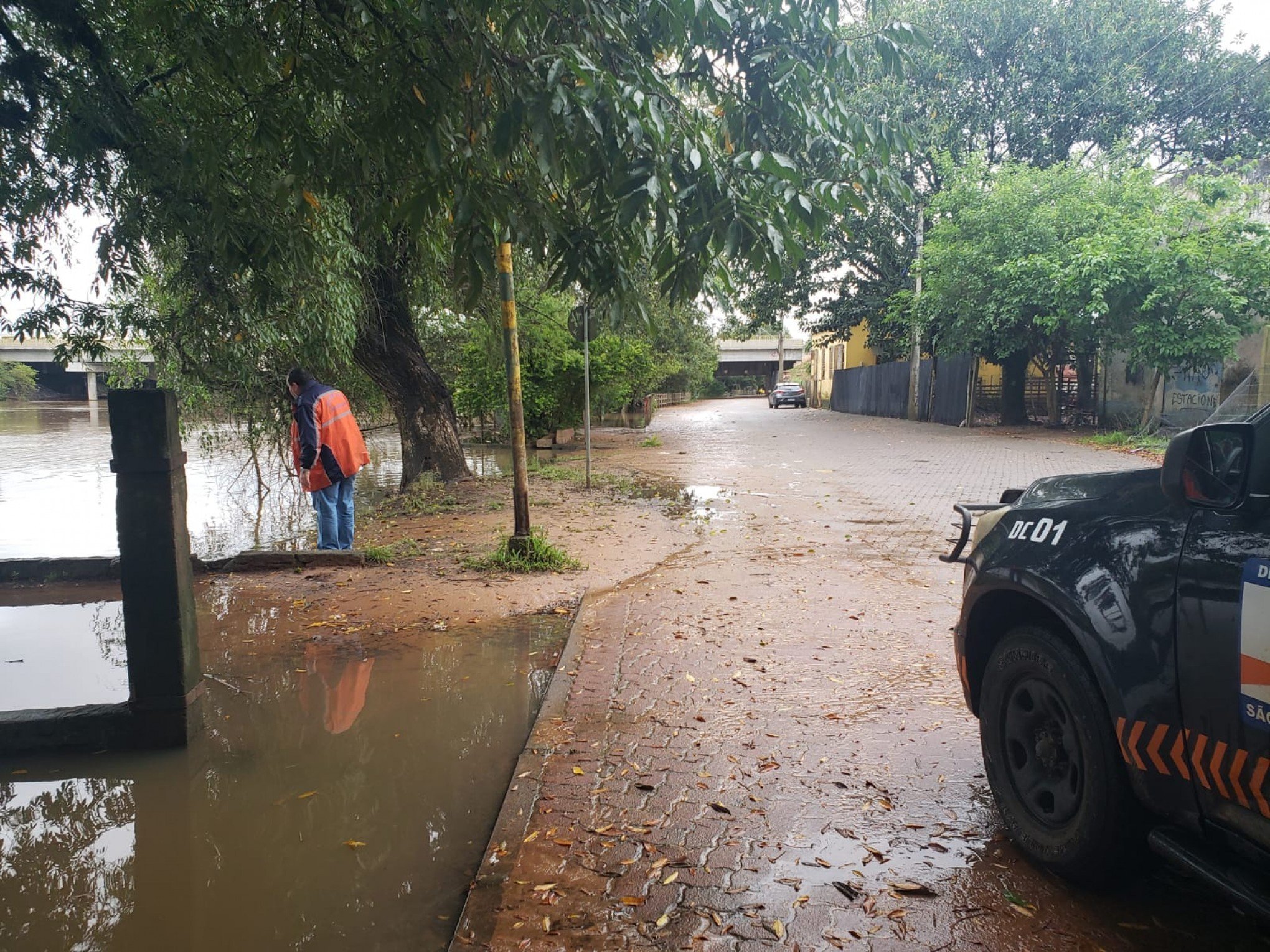 Chuva constante e elevação do nível do Rio dos Sinos deixam defesas civis em alerta