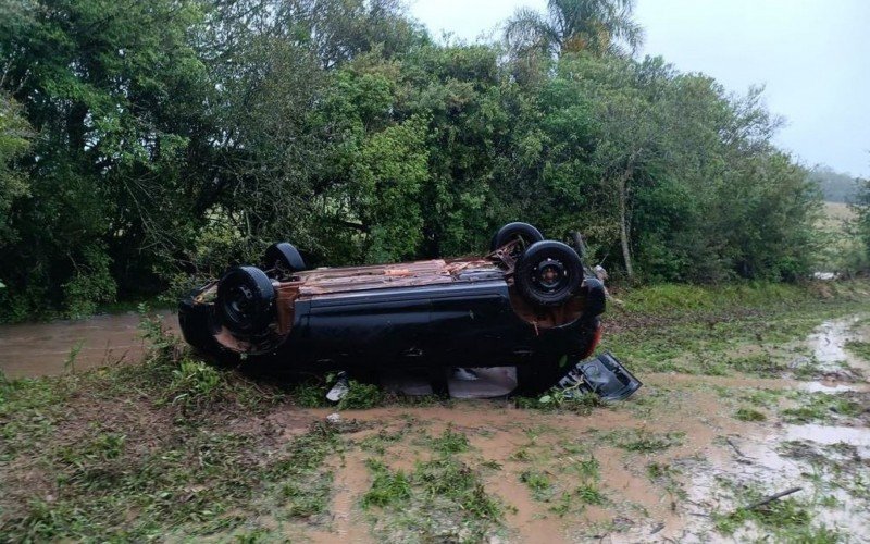 Segundo a BM, vítima estava em um carro acompanhada por um homem, que dirigia o veículo, e mais duas crianças no banco de trás | Jornal NH