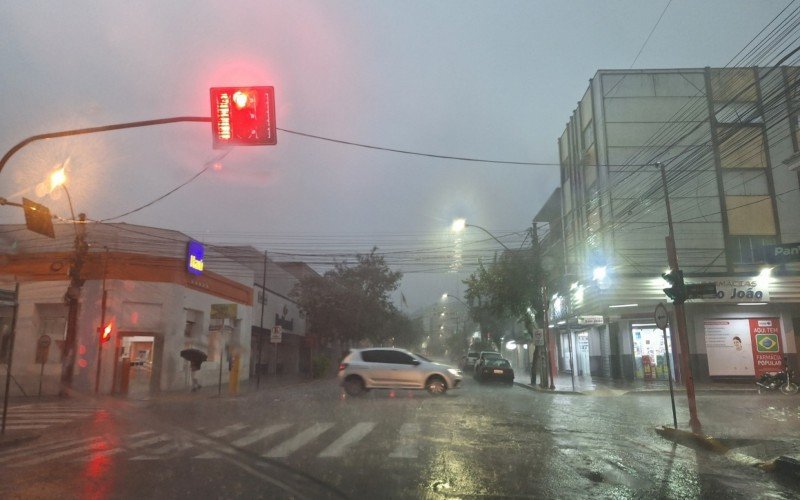 Chuva forte que caiu em Taquara no começo da manhã causou diversos transtornos | Jornal NH