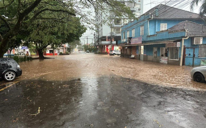 CICLONE: Arroio transborda e causa transtornos em Igrejinha após horas de chuva intensa