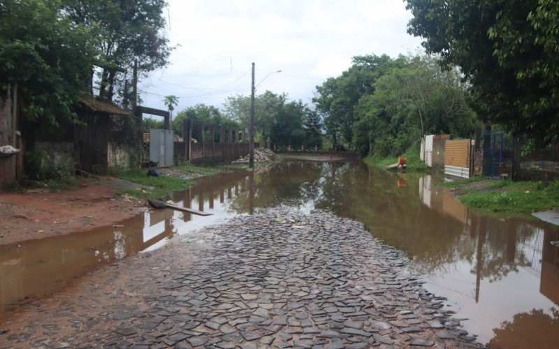 Rua das Camélias, em São Leopoldo, estava com redução nas cheias às 17h de quarta-feira (27)