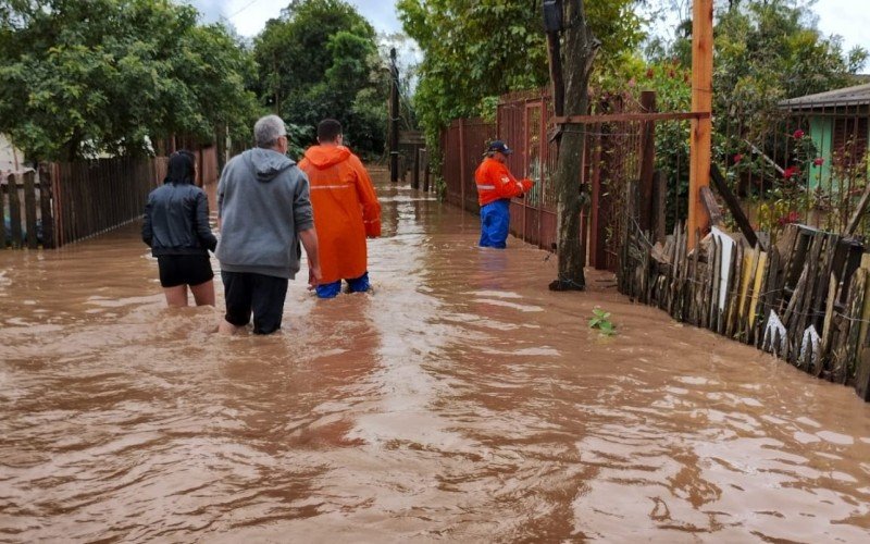 20 famílias ficaram desalojadas em Sapucaia do Sul. Prefeitura informa que eles estão abrigados em casas de familiares e vizinhos