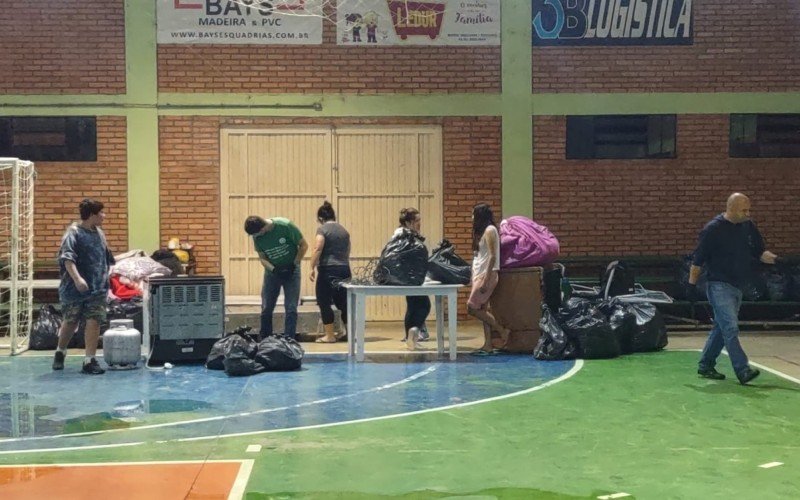 FamÃ­lias do bairro Navegantes removidas das suas casas foram encaminhadas a um abrigo 