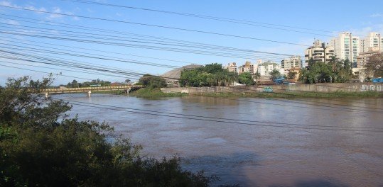 Nível do Rio dos Sinos baixou, mas Defesa Civil leopoldense manteve status de alerta com a previsão de mais chuvas