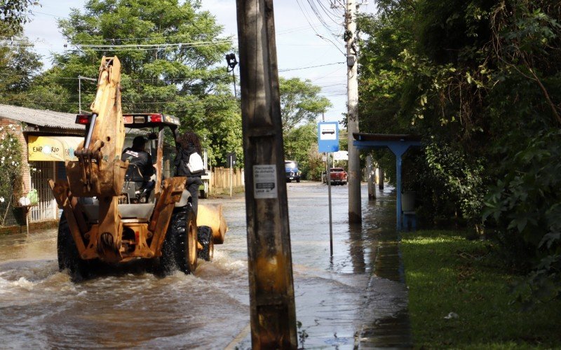 Água já toma ruas em Campo Bom e autoridades estão atentas para o risco de enchente, como na Estrada Pio XII