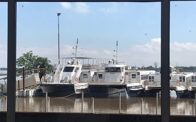 Embarcações que fazem a travessia do Guaíba continuam paradas nesta quinta-feira (28)