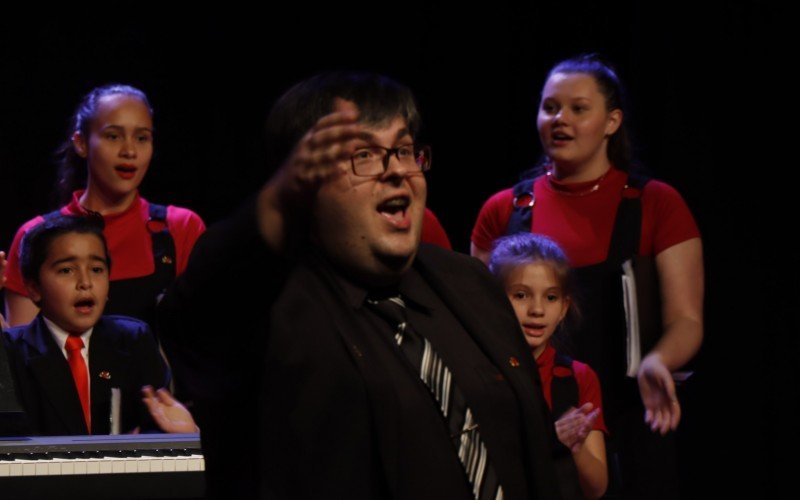 Maestro Djeison Borges comanda os Meninos Cantores de Novo Hamburgo | Jornal NH