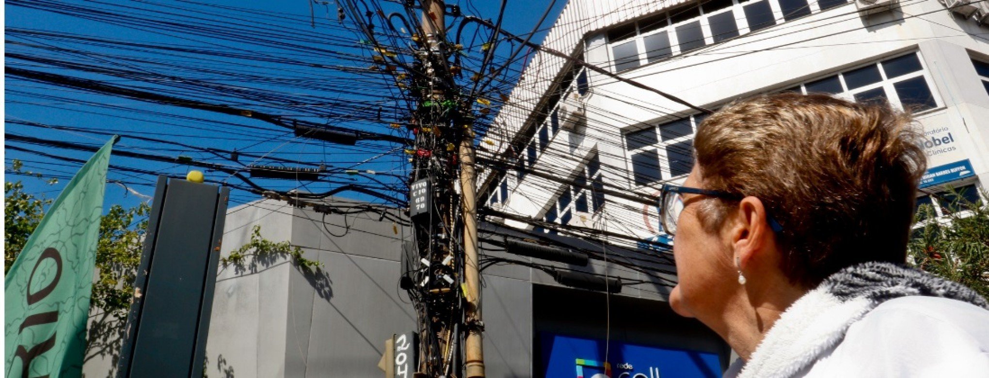 Governo Federal cria iniciativa para terminar com emaranhados de fios e cabos nos postes