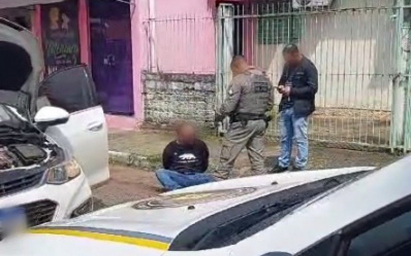 Homem com carro clonado causa tumulto em rua de Novo Hamburgo | Jornal NH