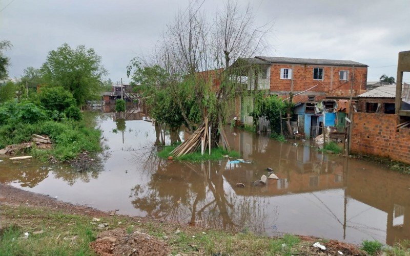 Alagamento do Rio dos Sinos, no bairro Canudos, em Novo Hamburgo, na manhã de sábado