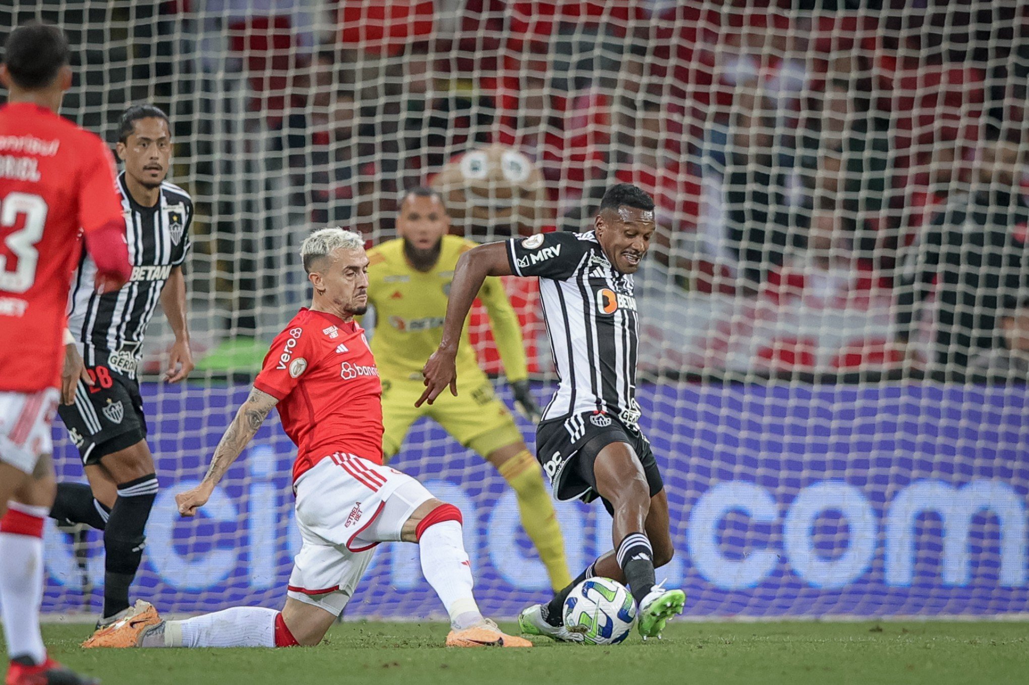 Inter perde em casa no Brasileirão antes da decisão pela Libertadores