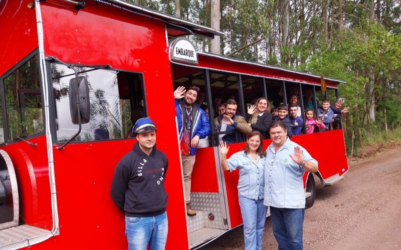 Trenzinho transporta visitantes no circuito  de turismo rural de Estância Velha | Jornal NH