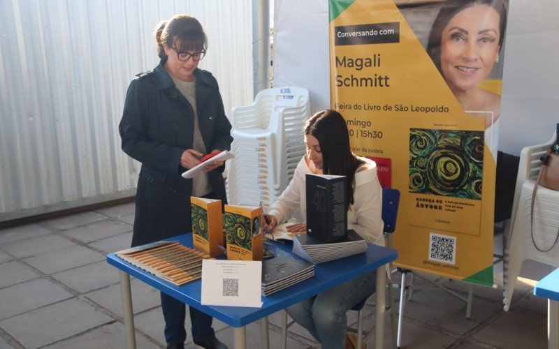 Livro de Magali Schmitt foi lançado ontem, na feira