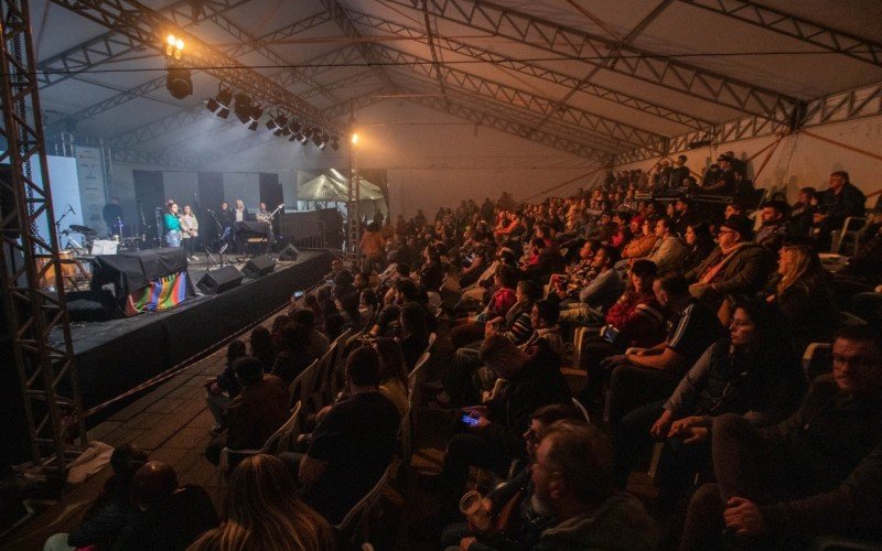 Encerramento da Feira do Livro ocorreu na noite deste domingo (1º)