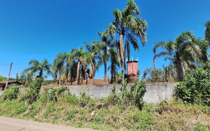 Clínica clandestina, que ficava a 15 km de distância do centro de Taquara, tinha muro alto e arame farpado | Jornal NH