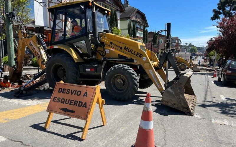 Obras na Rua Felisberto Soares, em Canela