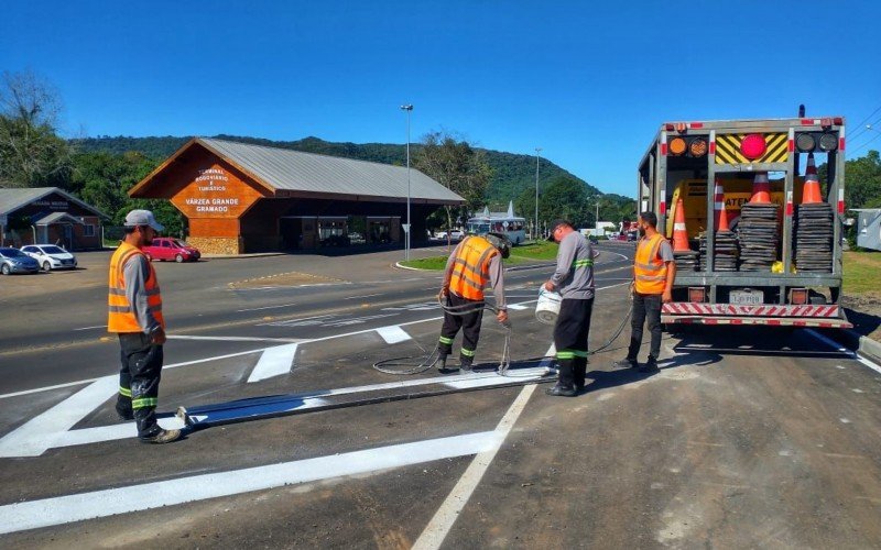 EGR realiza a sinalização viária do novo viaduto de Gramado