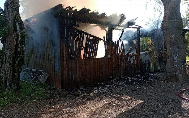 Incêndio atinge oficina em Parobé e seis motos são destruídas | Jornal NH