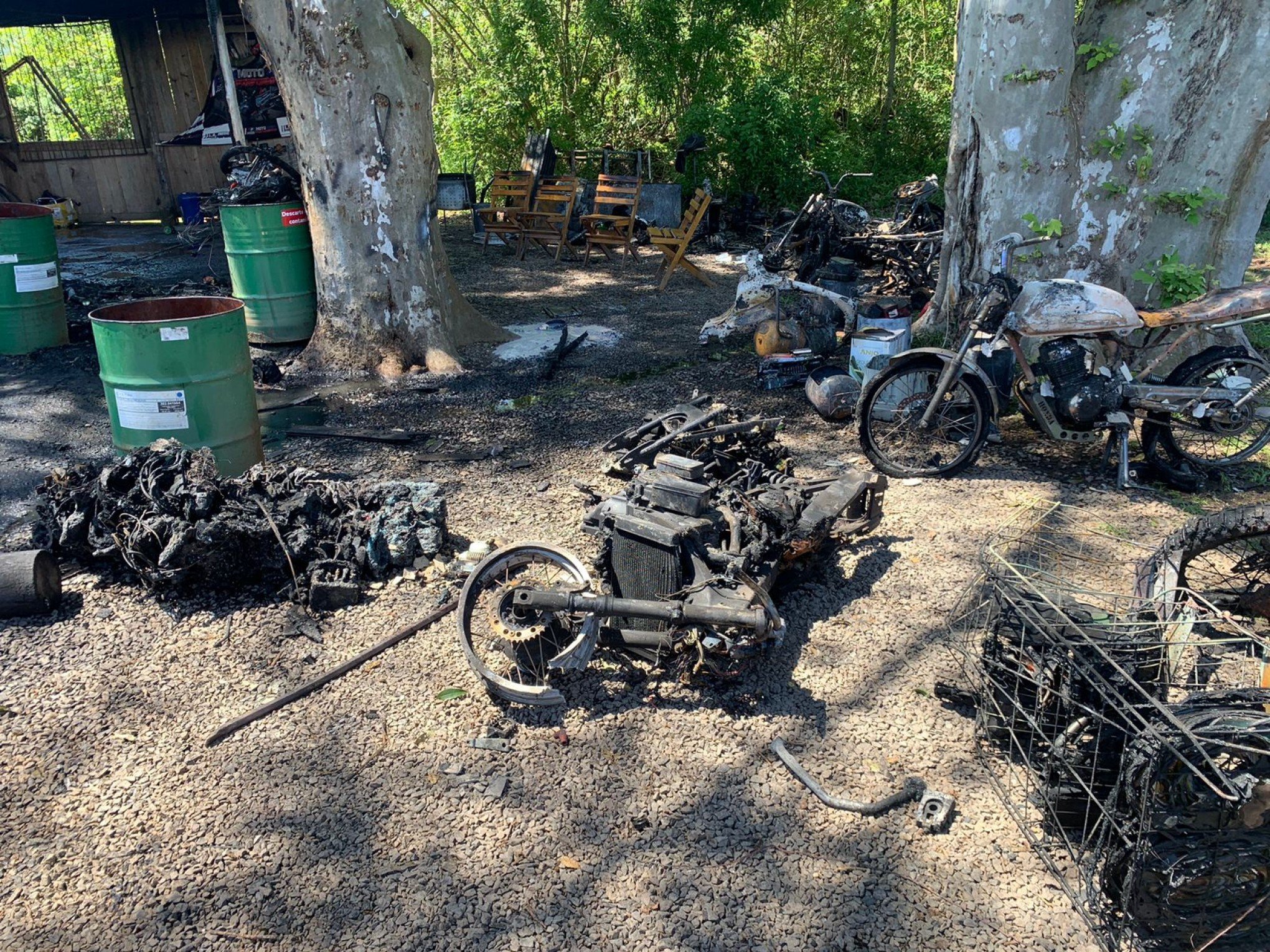 Incêndio atinge oficina e seis motos são destruídas em Parobé