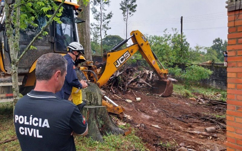 PolÃ­cia e Bombeiros fazem buscas em terreno de clÃ­nica clandestina